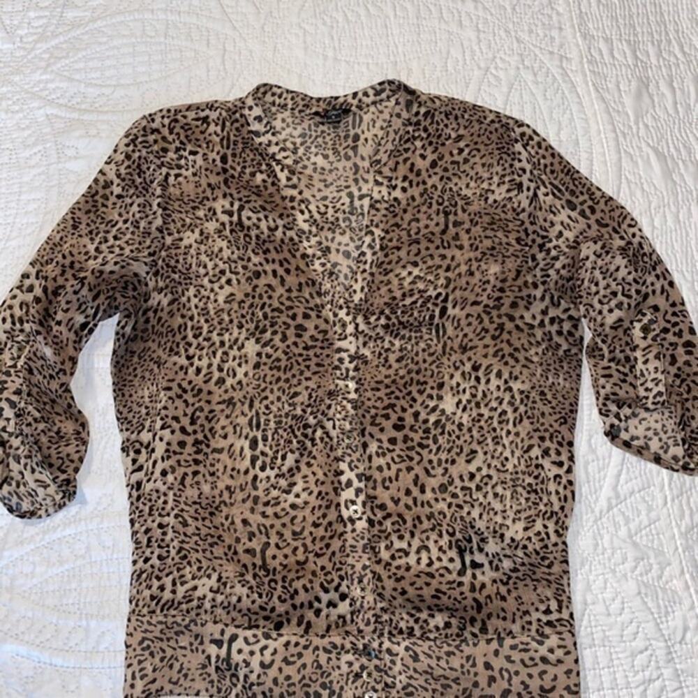 UEC GUESS SHEER V NECK LEOPARD PRINT SHEER TOP SZ S